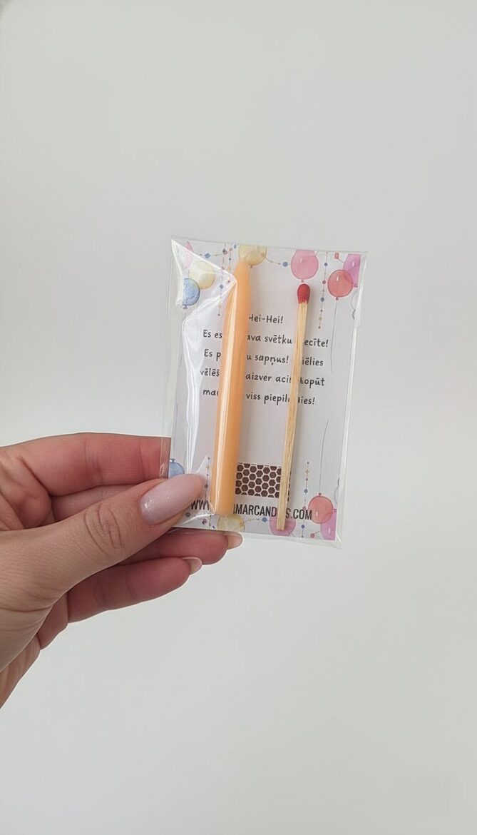 Bišu vaska tortes svecīte ar sērkociņu un kartiņu, 8cm